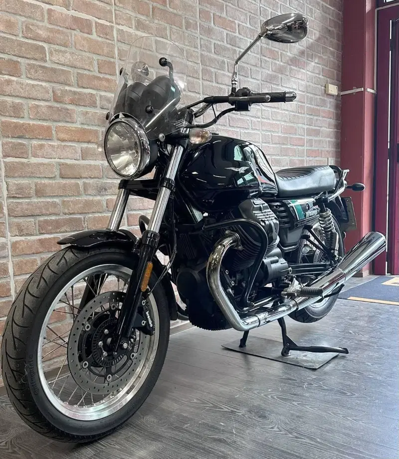 Moto Guzzi V7 III Special (2017 - 20) (10)