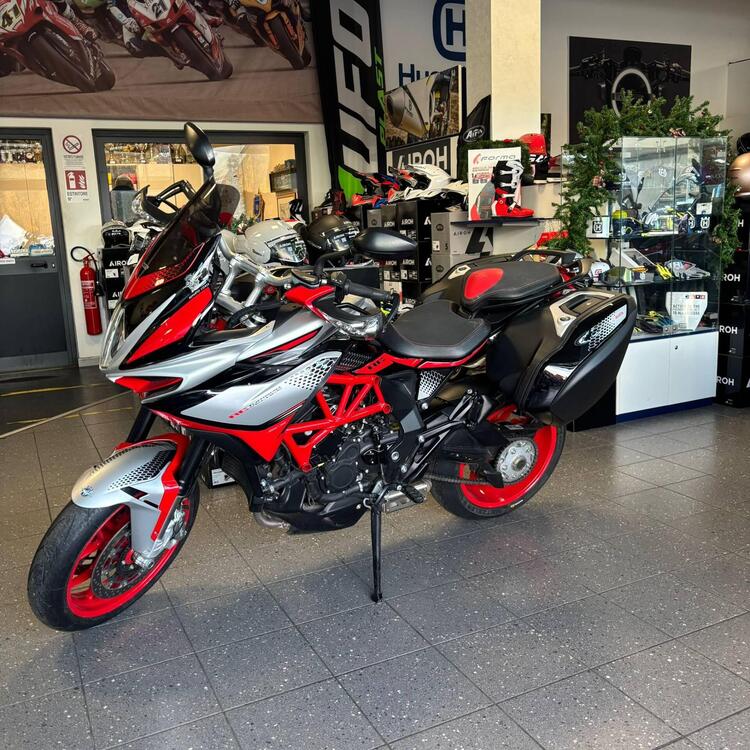 MV Agusta Turismo Veloce 800 Lusso (2021 - 22) (2)