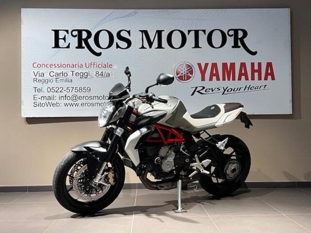 MV Agusta Brutale 800 (2012 - 15) (2)