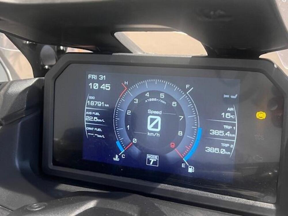 Yamaha T-Max 560 Tech Max (2022 - 24) (3)