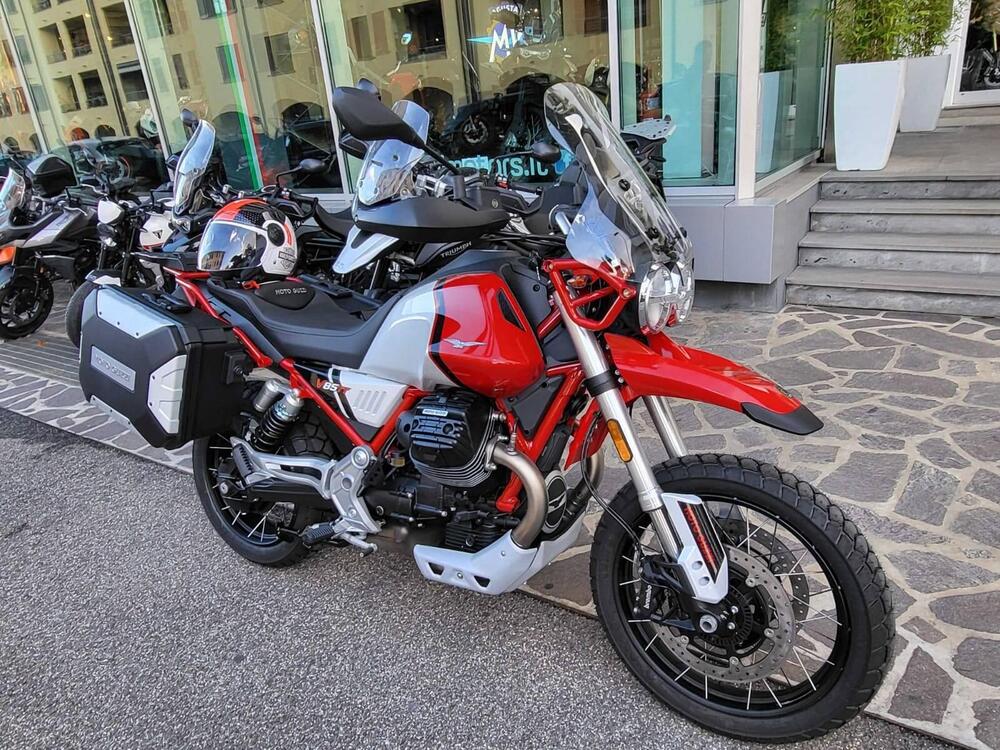 Moto Guzzi V85 TT Evocative Graphics (2021 - 23) (2)