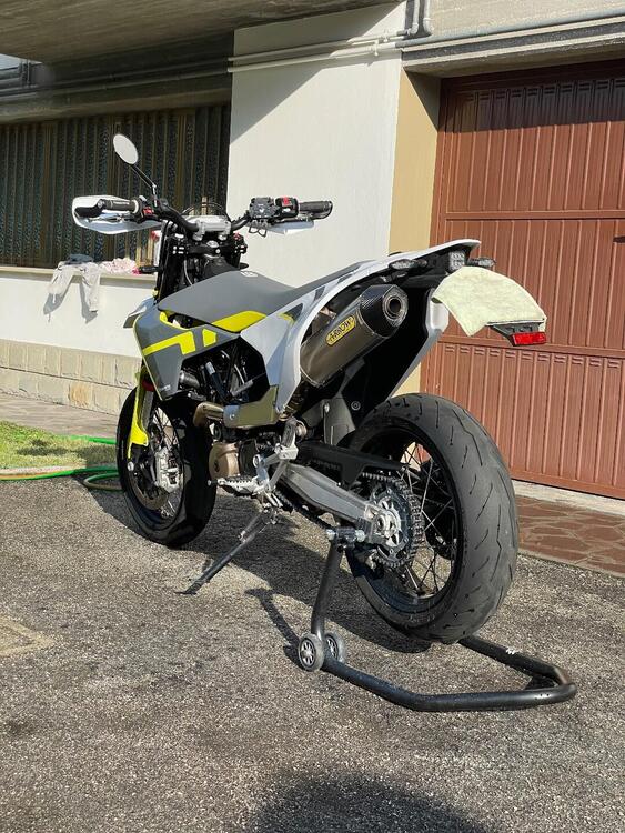 Husqvarna 701 Supermoto (2020)