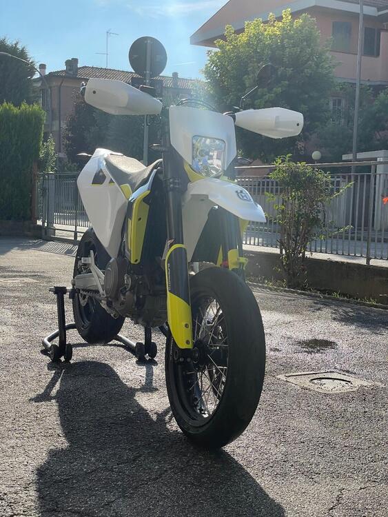 Husqvarna 701 Supermoto (2020) (4)