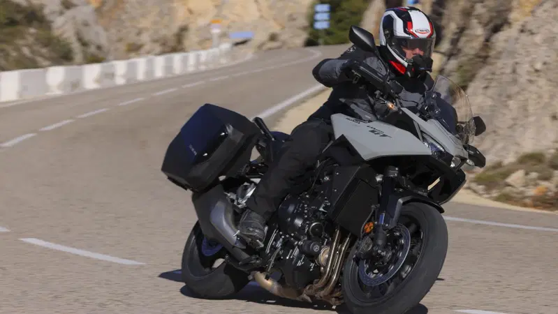 Honda CB 1000 GT 2026: la prova della crossover sportiva che punta al viaggio. Pro e Contro [VIDEO E GALLERY]