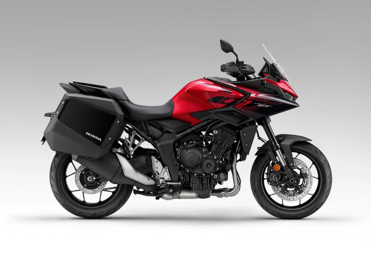 Honda CB 1000 GT 2026: la prova della crossover sportiva che punta al viaggio [VIDEO] (13)