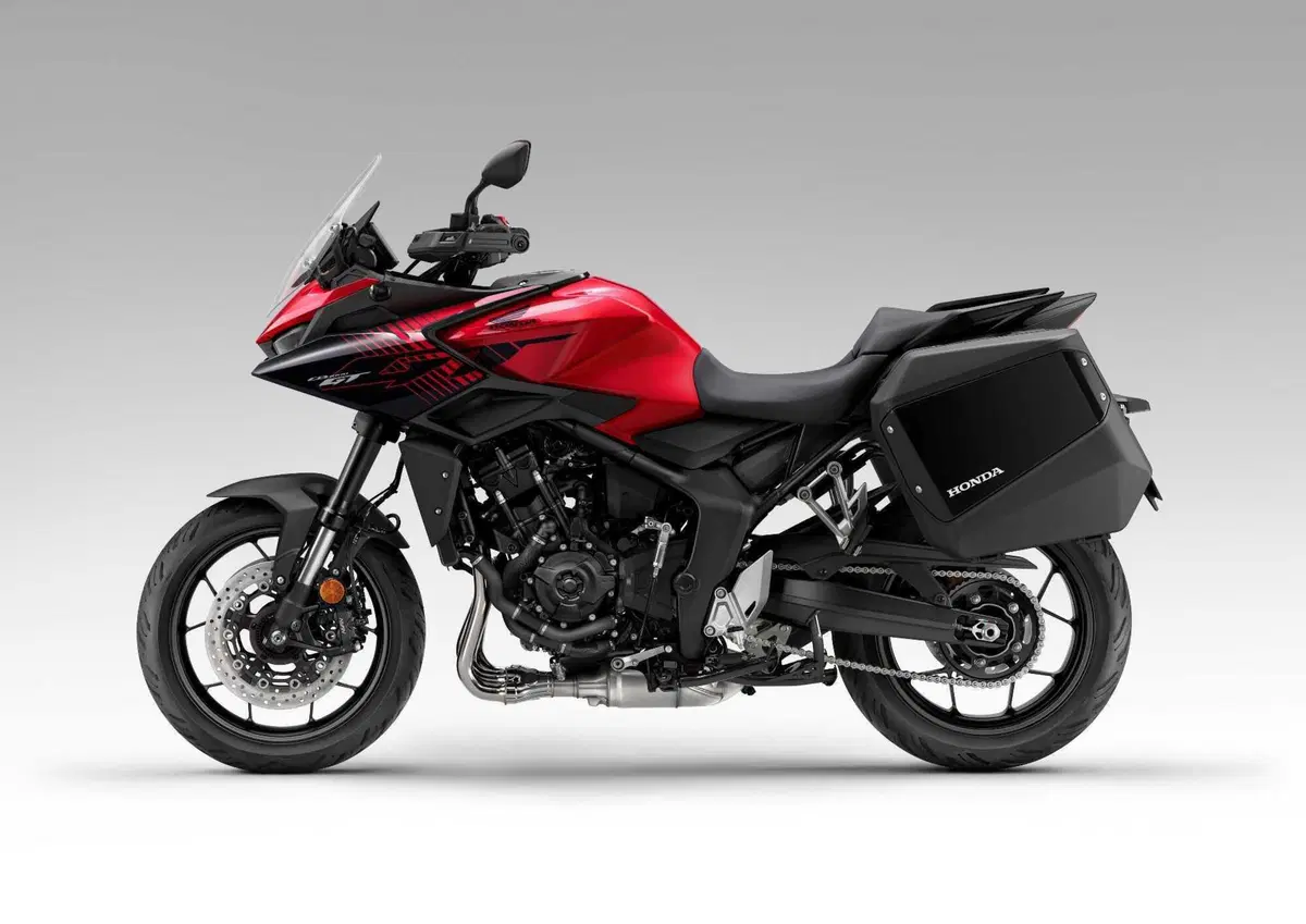 Honda CB 1000 GT 2026: la prova della crossover sportiva che punta al viaggio [VIDEO] (14)