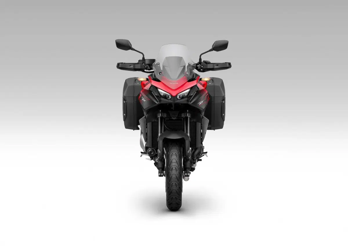 Honda CB 1000 GT 2026: la prova della crossover sportiva che punta al viaggio [VIDEO] (17)