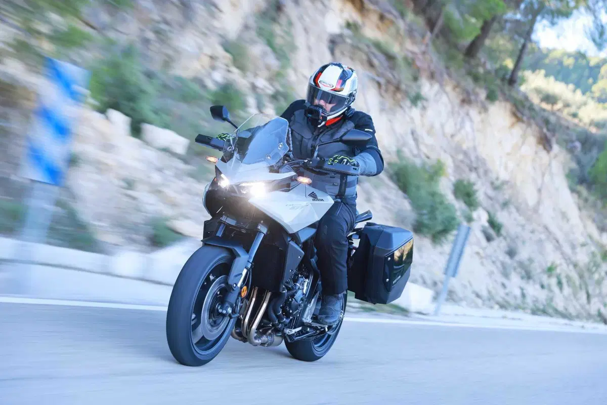 Honda CB 1000 GT 2026: la prova della crossover sportiva che punta al viaggio [VIDEO] (2)