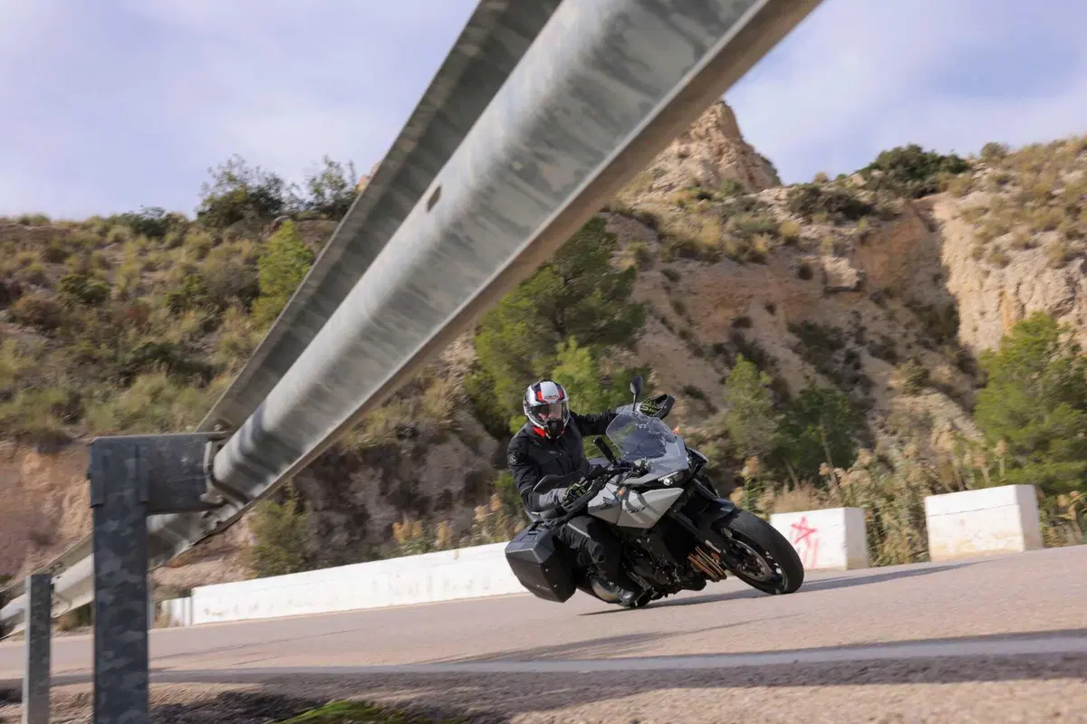 Honda CB 1000 GT 2026: la prova della crossover sportiva che punta al viaggio [VIDEO] (5)