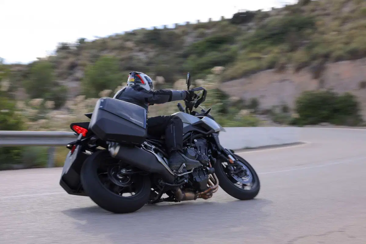 Honda CB 1000 GT 2026: la prova della crossover sportiva che punta al viaggio [VIDEO] (6)