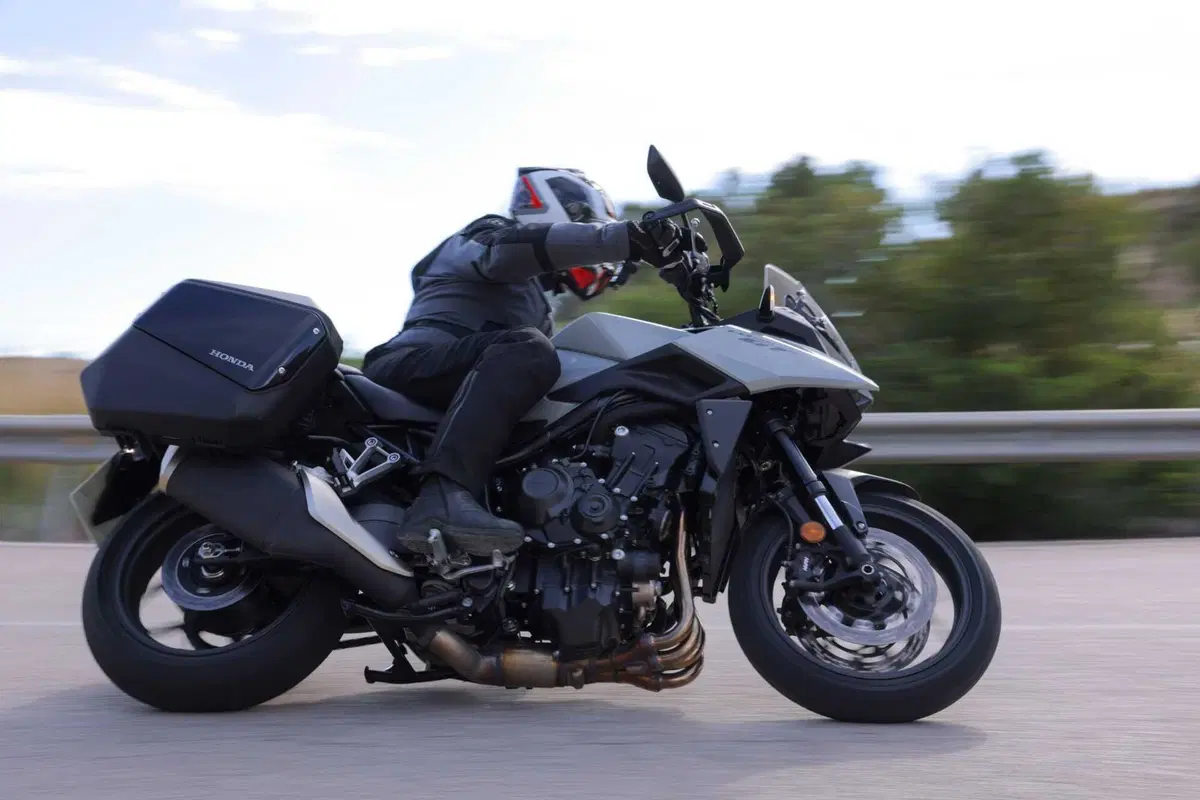 Honda CB 1000 GT 2026: la prova della crossover sportiva che punta al viaggio [VIDEO]