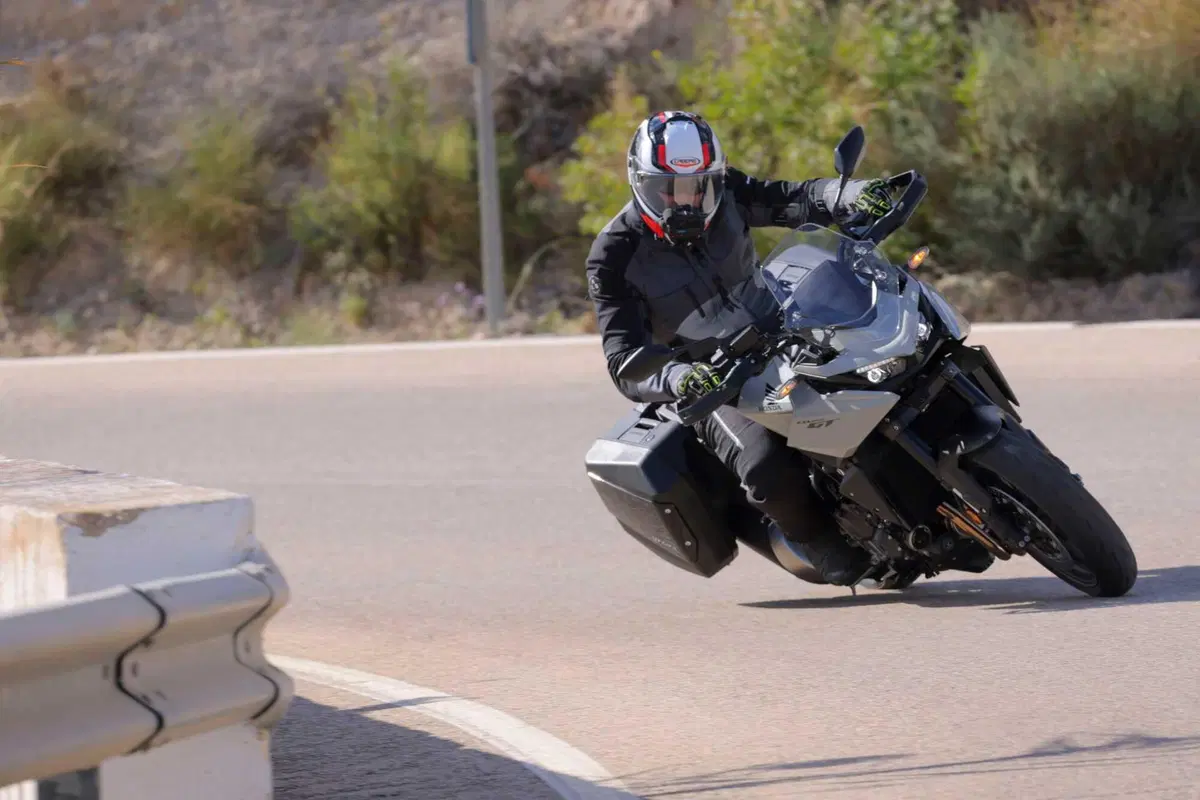 Honda CB 1000 GT 2026: la prova della crossover sportiva che punta al viaggio [VIDEO] (8)