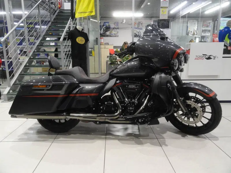 Harley-Davidson 117 Street Glide (2018 - 20) - FLHXSE (2)