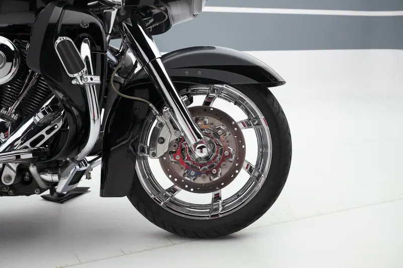 Harley-Davidson 1800 Road Glide Ultra (2011 - 12) - FLTRUSE (4)
