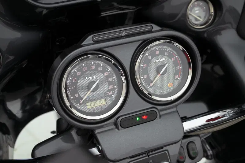 Harley-Davidson 1800 Road Glide Ultra (2011 - 12) - FLTRUSE (11)