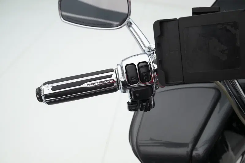 Harley-Davidson 1800 Road Glide Ultra (2011 - 12) - FLTRUSE (13)