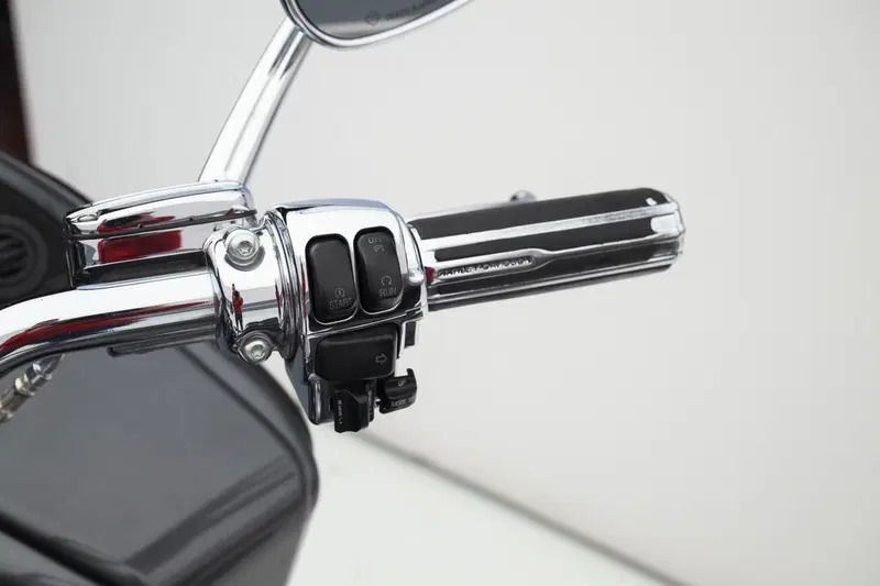 Harley-Davidson 1800 Road Glide Ultra (2011 - 12) - FLTRUSE (14)