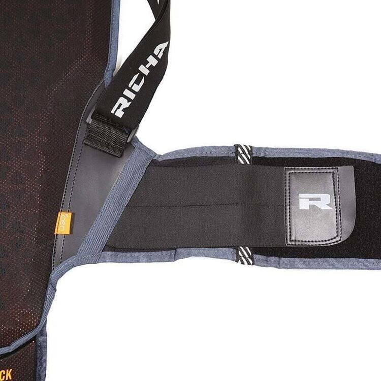 Paraschiena Richa Backshield D30 (3)