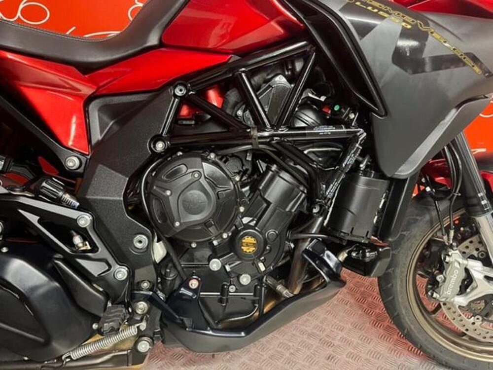MV Agusta Turismo Veloce 800 Lusso (2021 - 22) (2)