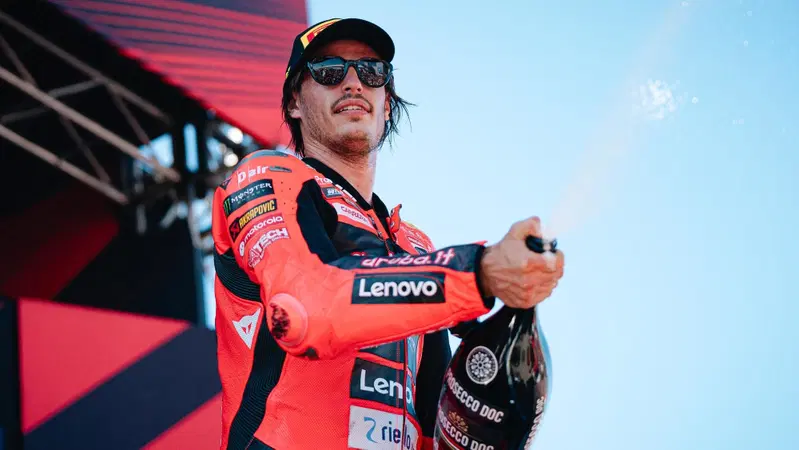 Nicol&ograve; Bulega dice la sua su Bagnaia, Ducati e il futuro della SBK. L'intervista [VIDEO]