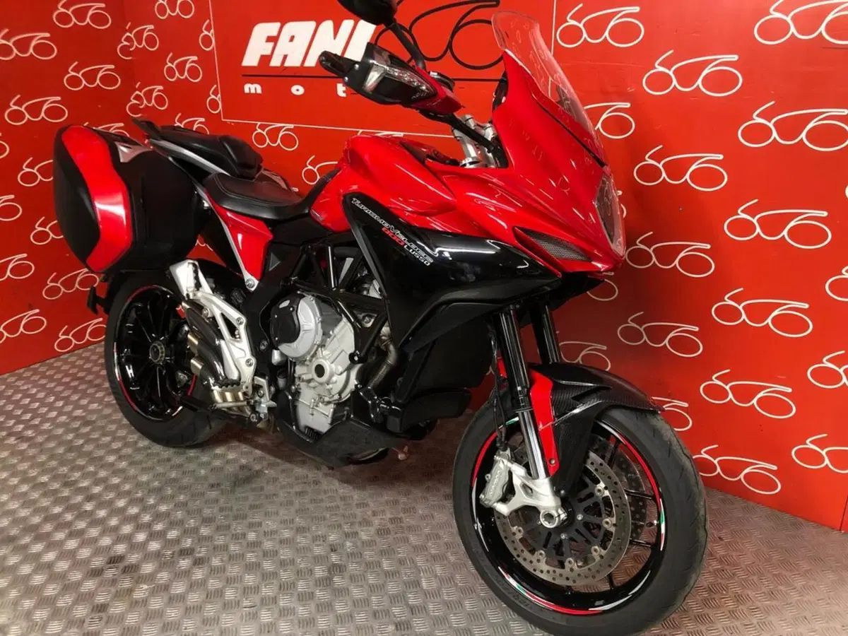MV Agusta Turismo Veloce 800 Lusso (2014 - 16) (2)