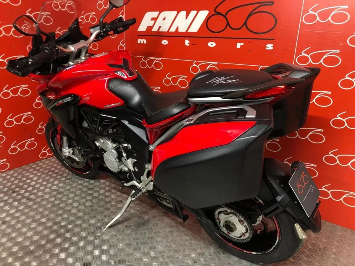 MV Agusta Turismo Veloce 800 Lusso (2014 - 16) (4)