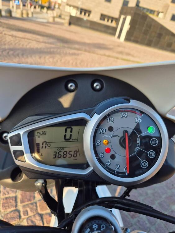 Triumph Street Triple R (2009 - 12) (5)