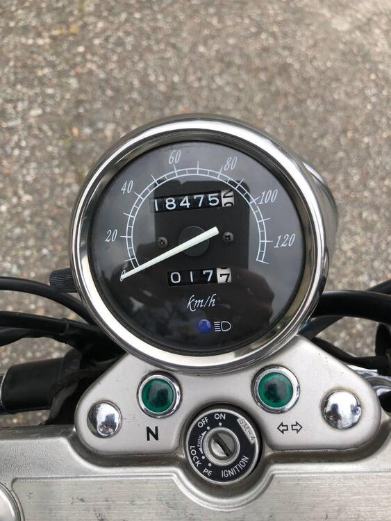 Suzuki Marauder GZ 125 (1998 - 03) (5)