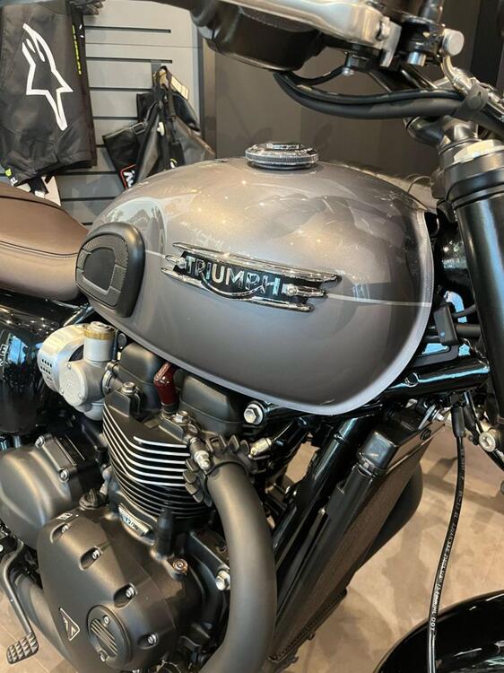 Triumph Bonneville T120 (2021 - 25) (2)