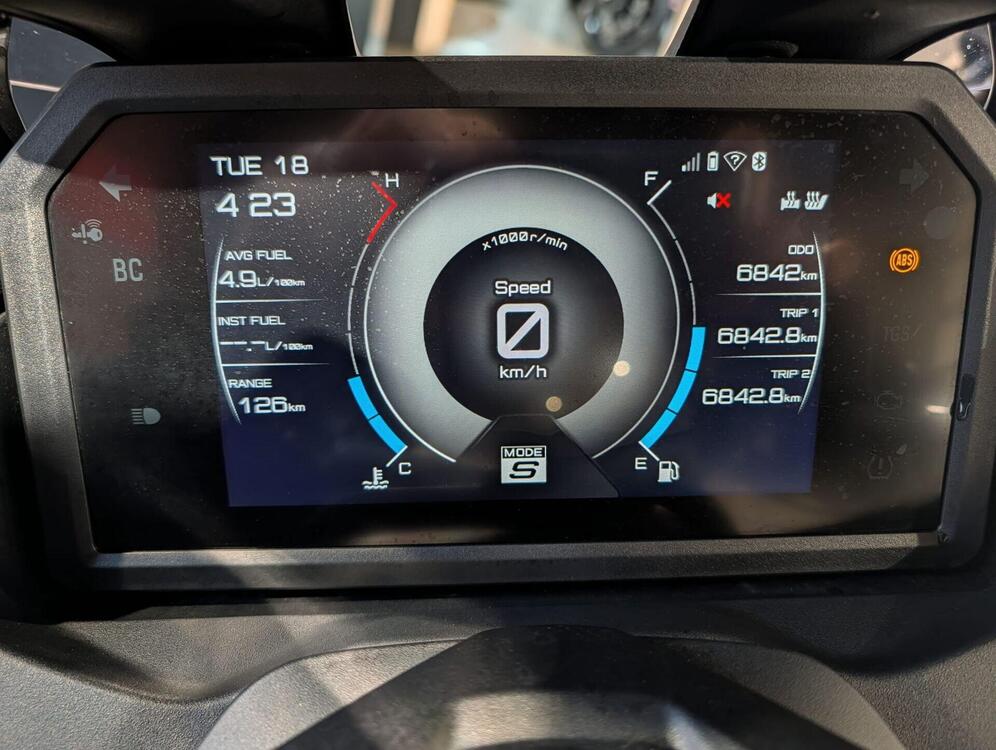 Yamaha T-Max 560 Tech Max (2025) (2)