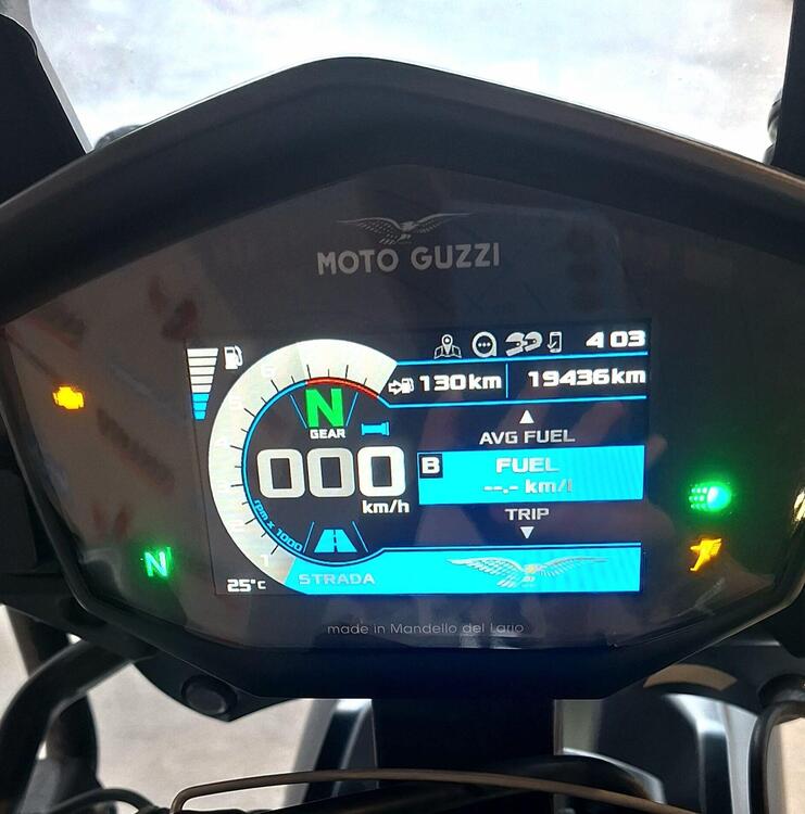 Moto Guzzi V85 TT (2021 - 23) (4)