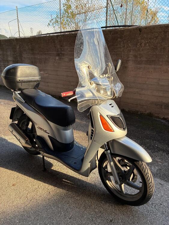 Honda SH 125 (2000 - 04) (2)