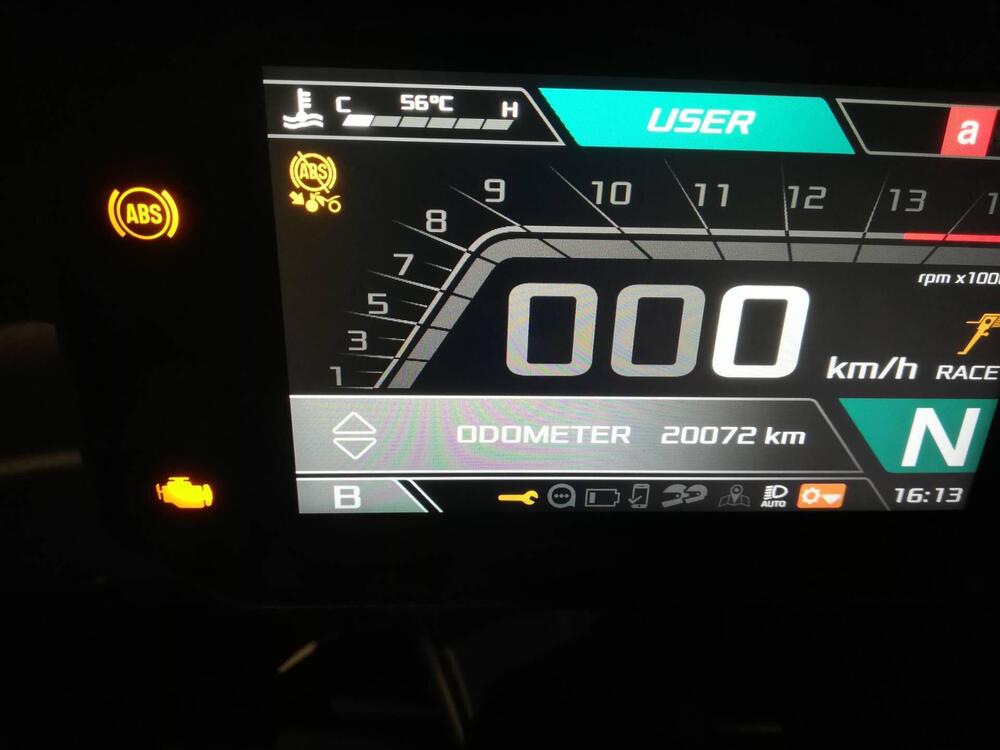 Aprilia RSV4 1100 Factory (2021 - 24) (4)