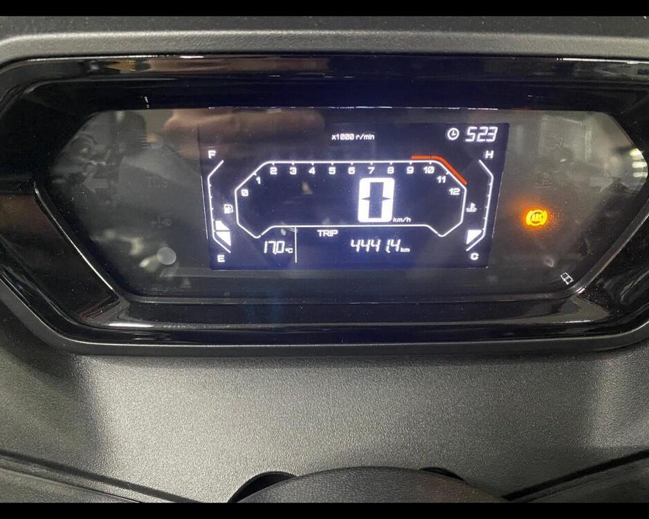 Yamaha X-Max 300 Tech Max (2025) (5)