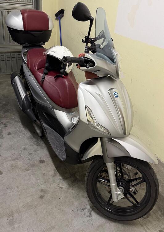 Piaggio Beverly 350 SportTouring ie ABS (2011 - 17) (2)