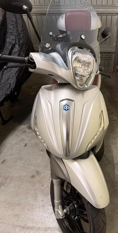 Piaggio Beverly 350 SportTouring ie ABS (2011 - 17) (3)