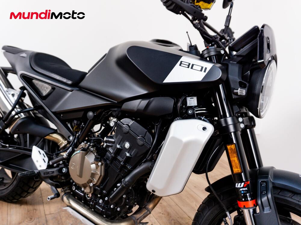 Husqvarna Svartpilen 801 (2024 - 25) (5)