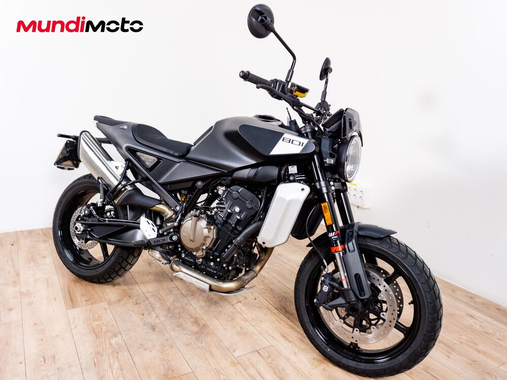 Husqvarna Svartpilen 801 (2024 - 25) (2)