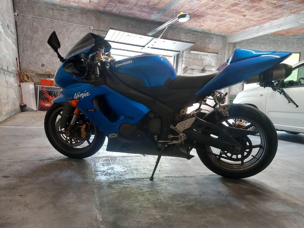 Kawasaki Ninja 636 ZX-6R (2005 - 06) (4)