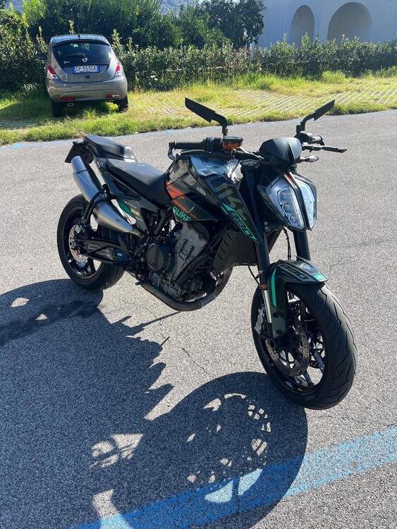 KTM 890 Duke L (2021)