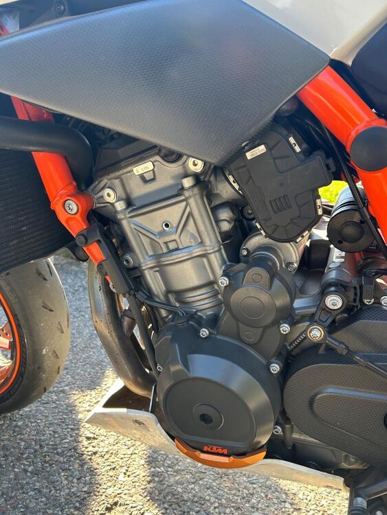 KTM 890 Duke R (2020) (5)