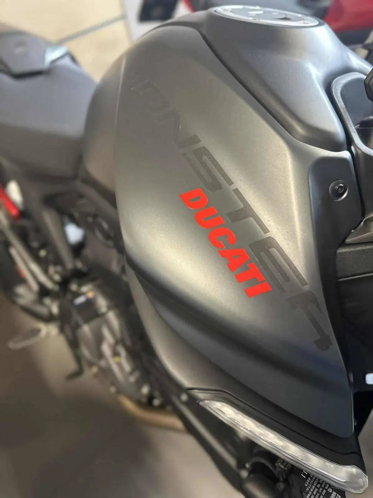 Ducati Monster 937 + (2021 - 25) (6)