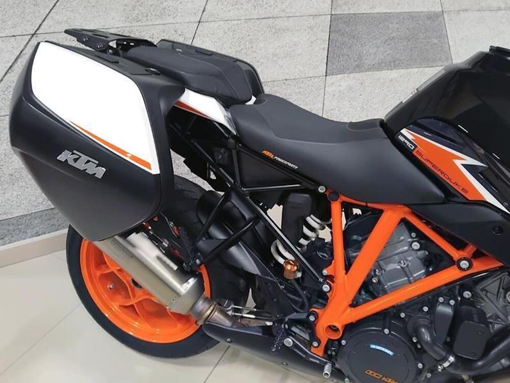 KTM 1290 Super Duke GT (2021) (4)