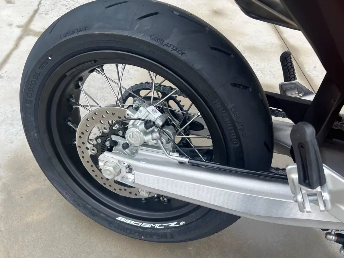 KTM 690 SMC R (2026) (7)