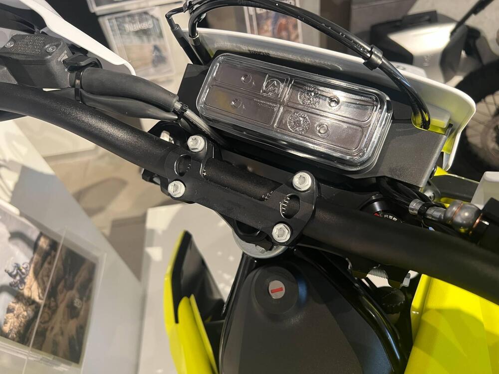 Husqvarna 701 Supermoto (2026) (3)