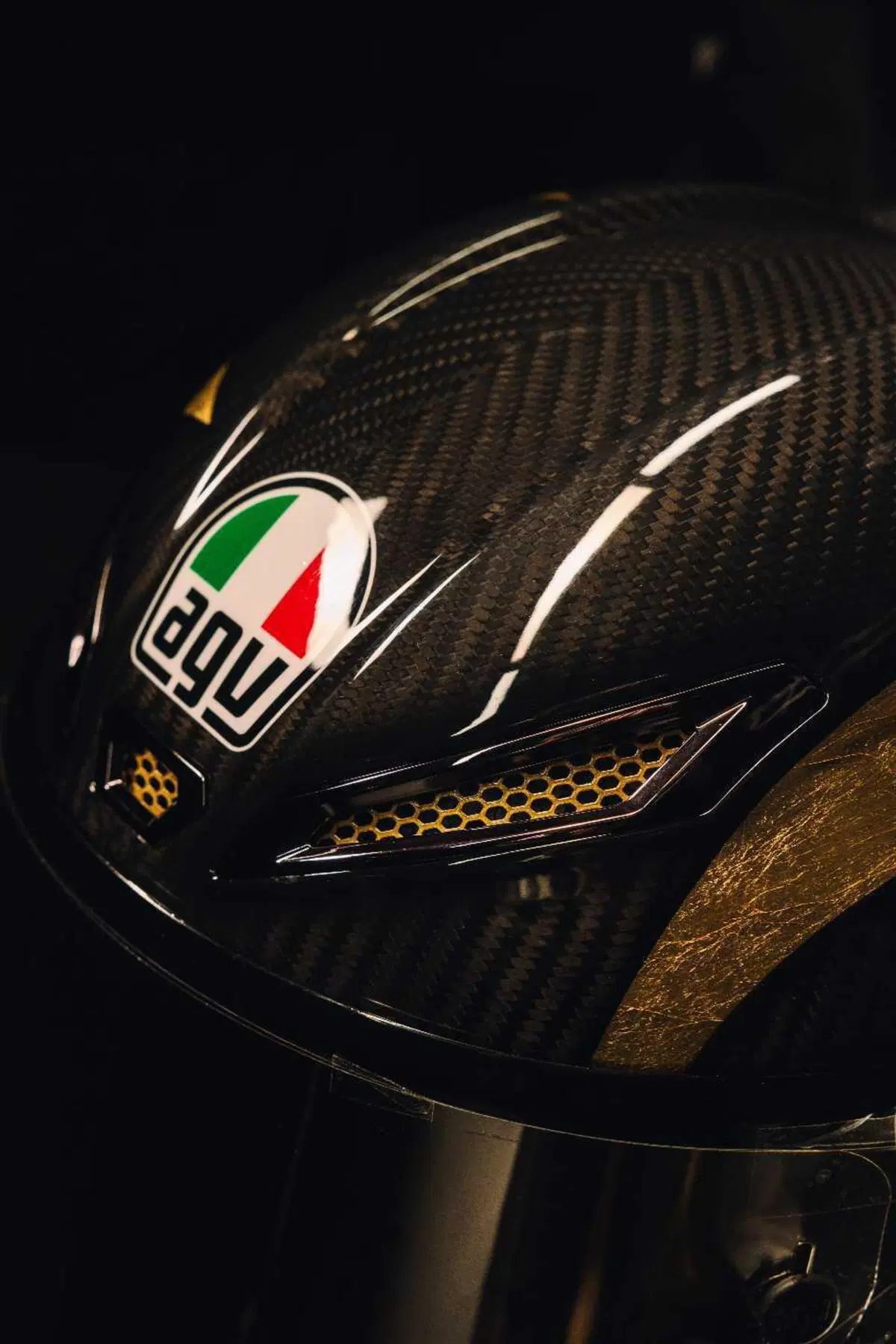 All’asta il kit Soleluna Vale46: l’iconico completo Dainese di Valentino Rossi per UNICEF (2)