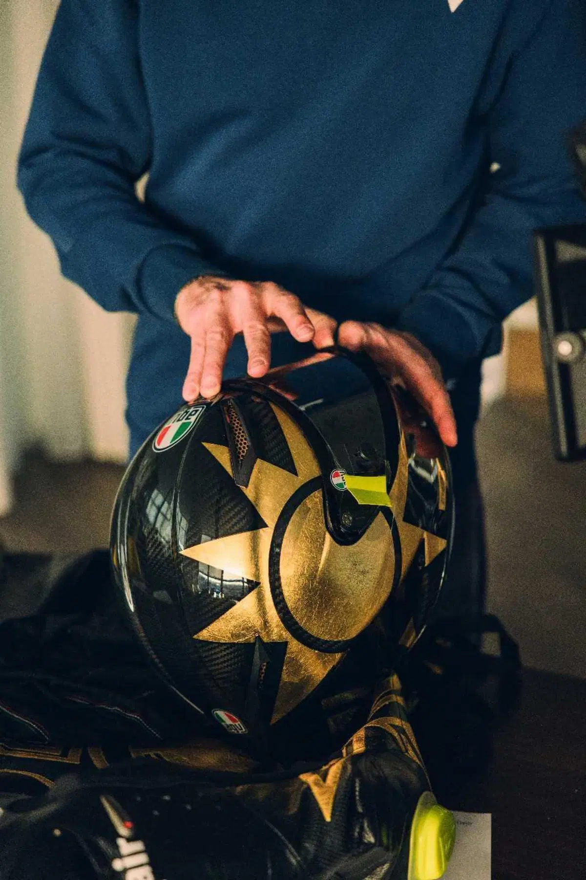 All’asta il kit Soleluna Vale46: l’iconico completo Dainese di Valentino Rossi per UNICEF (4)