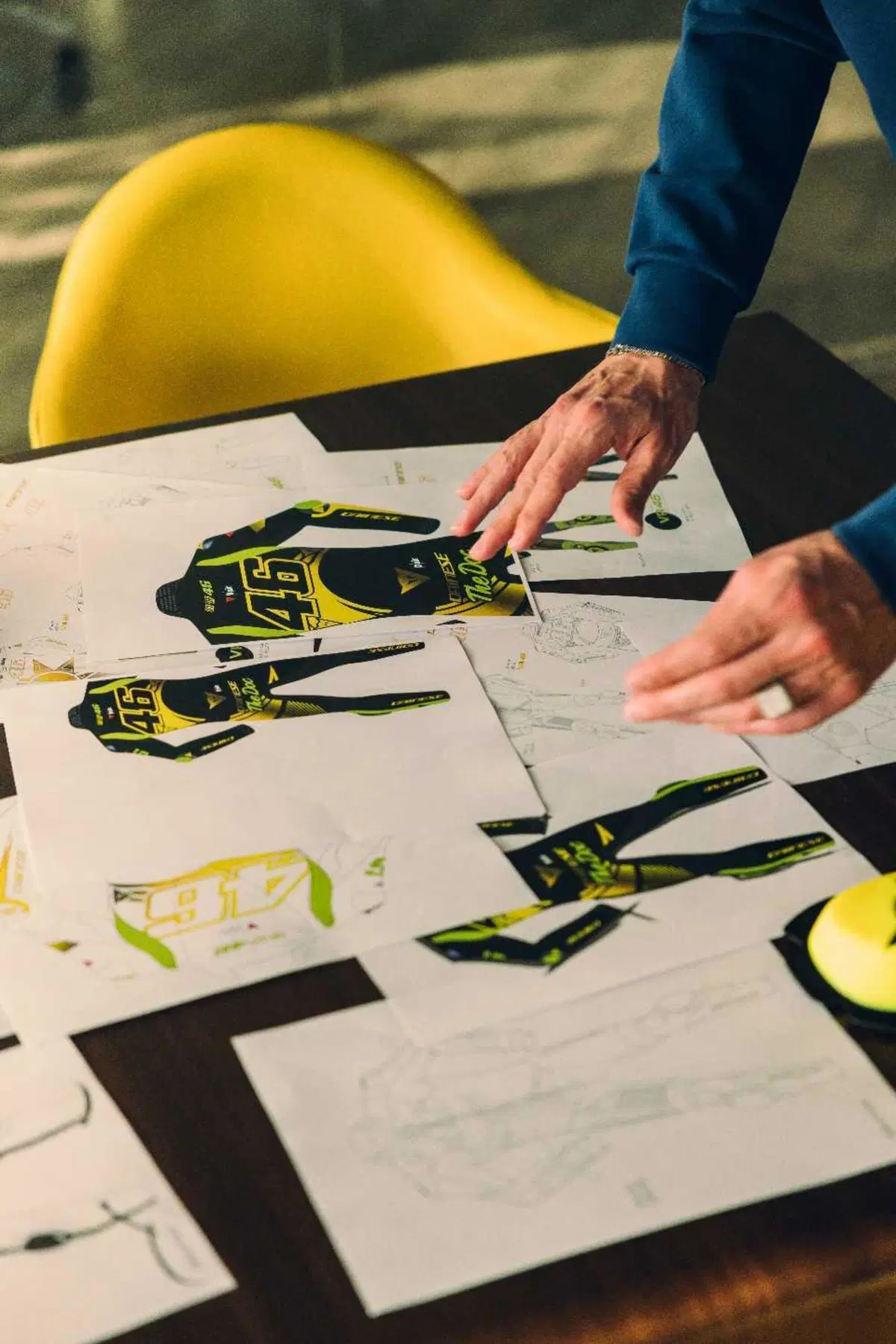 All’asta il kit Soleluna Vale46: l’iconico completo Dainese di Valentino Rossi per UNICEF (6)
