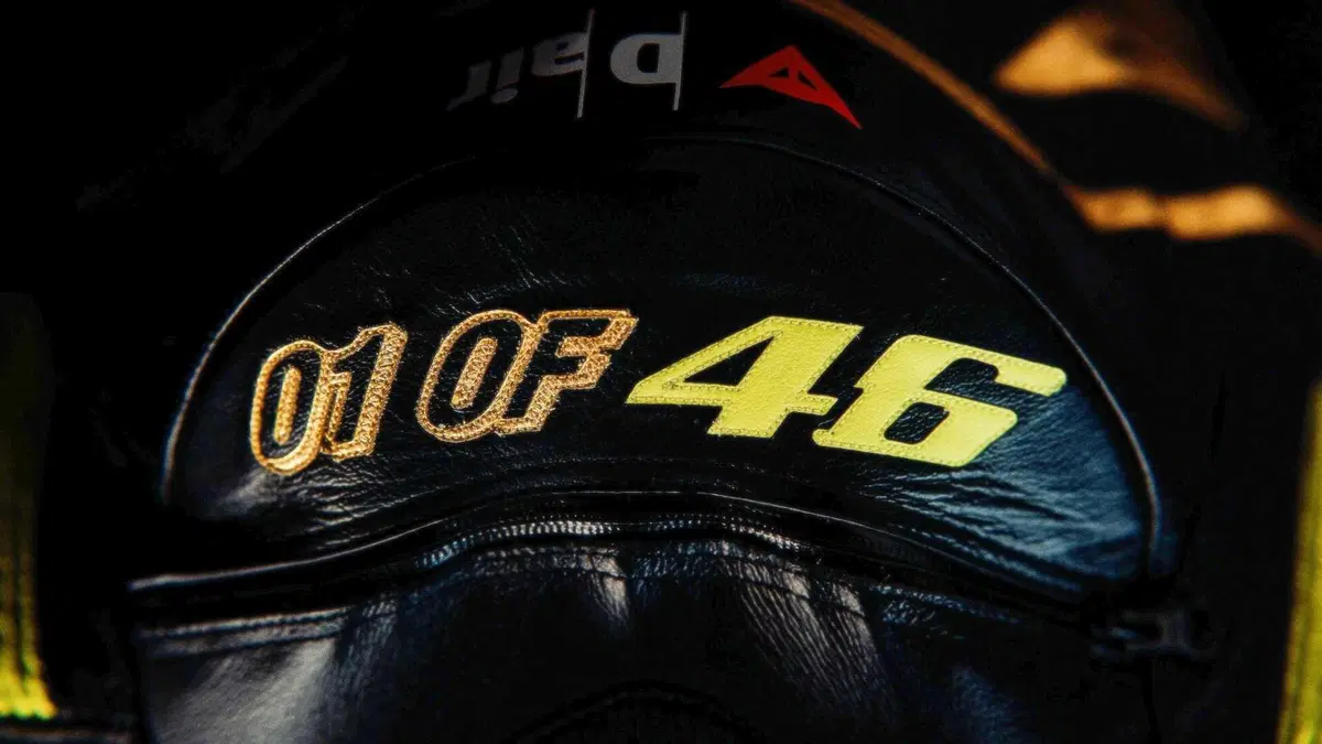 All’asta il kit Soleluna Vale46: l’iconico completo Dainese di Valentino Rossi per UNICEF (10)