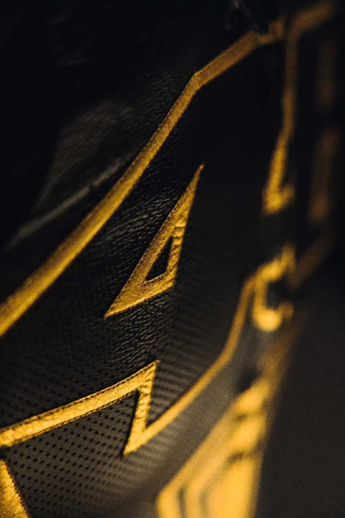 All’asta il kit Soleluna Vale46: l’iconico completo Dainese di Valentino Rossi per UNICEF (12)